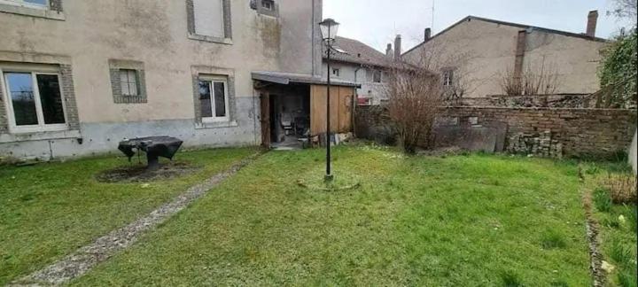 Chambre Tout Equipee Apartment Lacroix-sur-Meuse Exterior photo